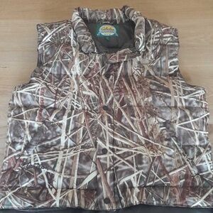 SOLD Cabela's Men's Camo Vest